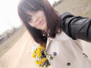 I love to sing and read books, dance, relax in nature. I also love making others smile. - Devot, Oralsex, SM-Sex, Spanking, Voyeurismus 