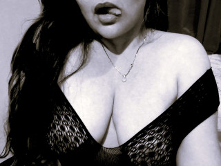 Ich liebe sanfte Tänze, heroische und sinnliche Tänze, Fast Food, schaue Filme, besonders Komödien, - Anal-Sex, Devot, Dominant, Fetisch, Lack und Leder, Natursekt, Oralsex, Rollenspiele, Sexspielzeug, Spanking 